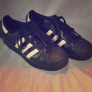 Black adidas superstars